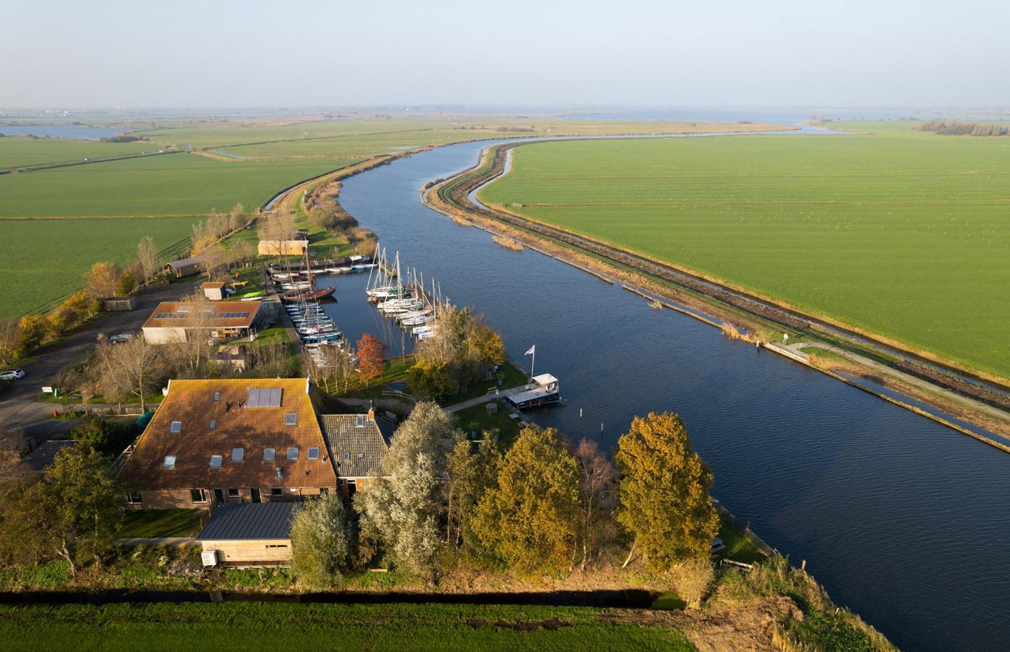 Boornzwaag over de WielenRufus Aan Het Water住宿加早餐旅馆 外观 照片